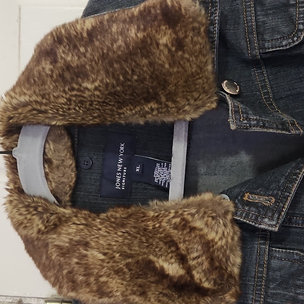 Jones New York Denim Jacket xl w/ fur collar - Picture 2 of 4